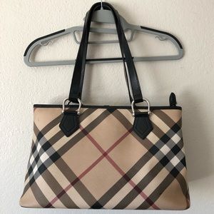 Burberry Classic Check shoulder bag M